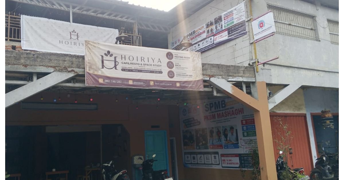 HOIRIYA Cafe yang berlokasi di Jl. Tugu Macan, Desa Susukan, Kecamatan Bojonggede, Kabupaten Bogor, Jawa Barat.
