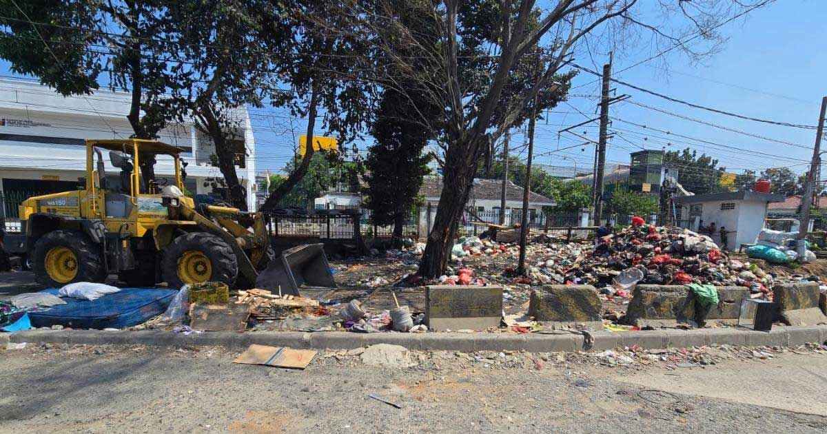 Tumpukan Sampah di Stasiun Pasar Minggu Bikin Resah, Pemkot Jaksel Siapkan Langkah Tegas