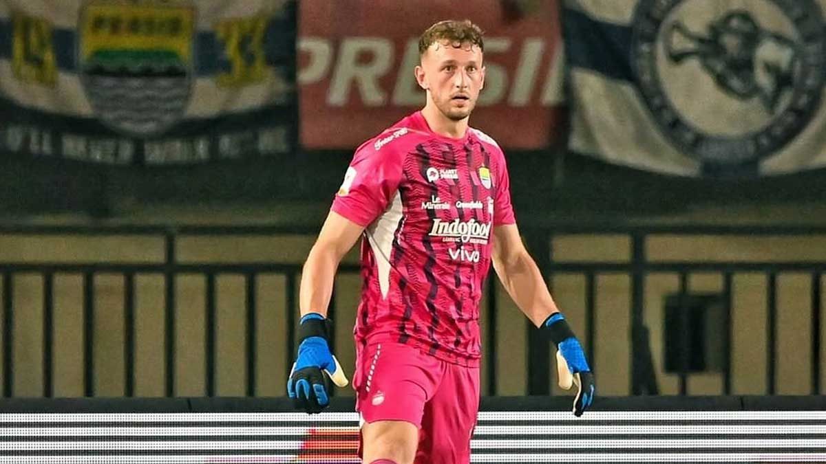 Eks Kiper Persib Adam Przybek Gabung Klub Kamboja