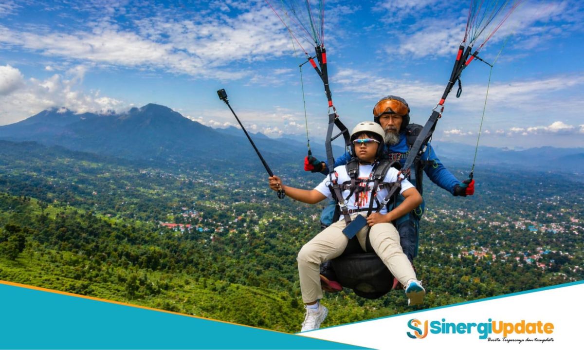 Menikmati Puncak Bogor dari Ketinggian, Tandem Paralayang Jadi Pilihan Wisata Petualangan
