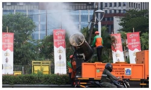 Antisipasi Abu Vulkanik Gunung Anak Krakatau, Pemprov DKI Jakarta Semprotkan Water Mist di Lima Wilayah