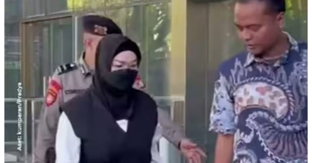 Terjaring OTT, Bupati Sukoharjo Etik Suryani Resmi Ditahan KPK